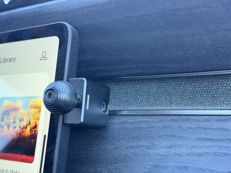 Offroam mount clamp attached to the dash trim